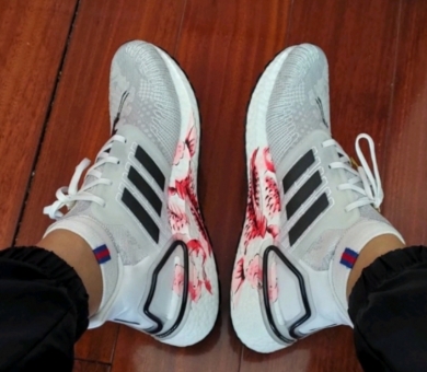 ﰢͿ˵ڣadidasЬӪUltraBoost