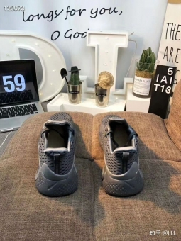 Ьɽϴ˹AdidasYeezyBoos