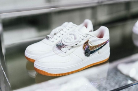 ﰢͿ˴NikeAirForce1xTravis