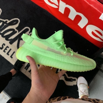 ҬӣAdidas Yeezy Ҭ350v