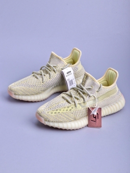 ҬYEEZY BOOST 350 V2 q