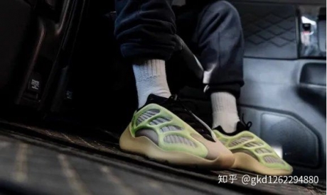 ЬyeezyipmakerYEEZY 700 V3