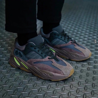 200yeezyYeezy 700 Mauveٶ