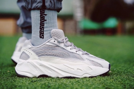 yeezyyeezy700V2Static